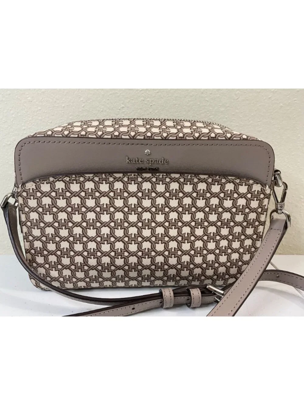 Kate Spade New York Crossbody Gray/Beige Camera Bag - Picture 5 of 15